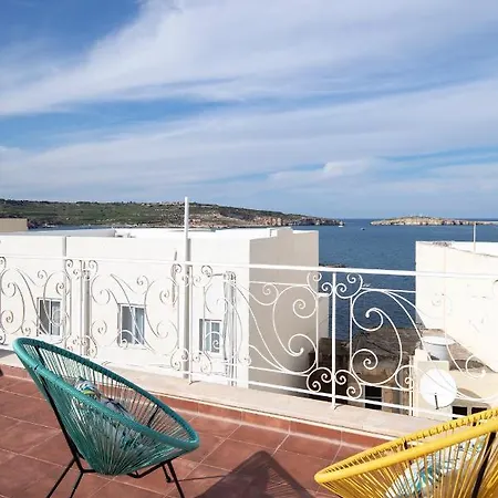 Nyaraló Chic, Stylish Traditional Townhouse With Terrace - San Pawl il-Baħar