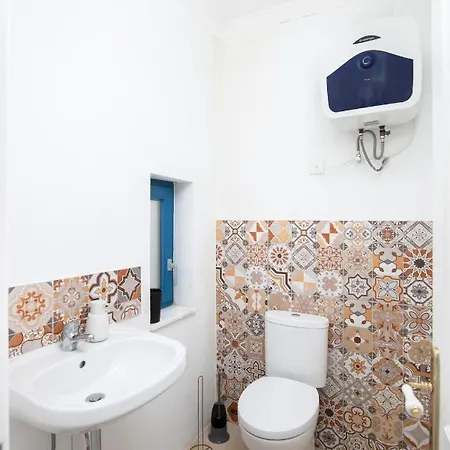 Chic, Stylish Traditional Townhouse With Terrace -