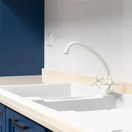 Chic, Stylish Traditional Townhouse With Terrace - *