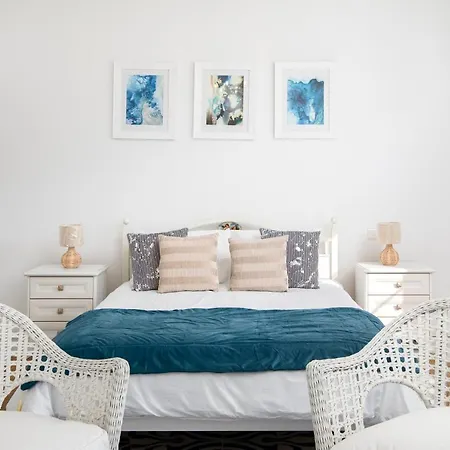 Chic, Stylish Traditional Townhouse With Terrace -