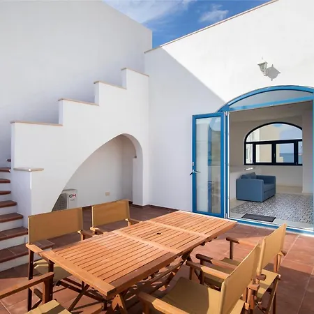 Feriehus Chic, Stylish Traditional Townhouse With Terrace - *