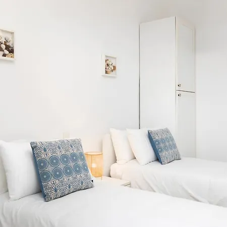Chic, Stylish Traditional Townhouse With Terrace - Feriehus