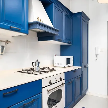 Chic, Stylish Traditional Townhouse With Terrace - 度假居