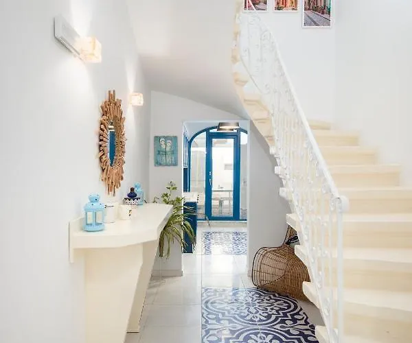 Chic, Stylish Traditional Townhouse With Terrace -