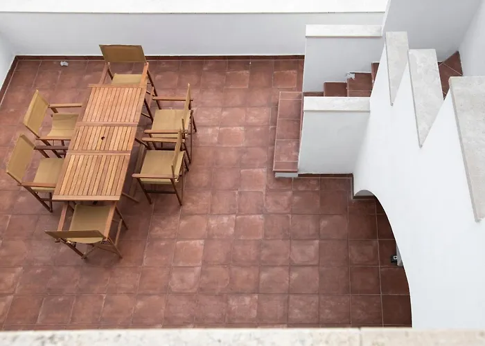 Chic, Stylish Traditional Townhouse With Terrace - Semesterbostad St. Paul's Bay