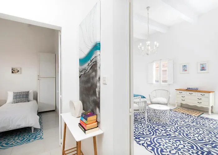 Chic, Stylish Traditional Townhouse With Terrace - * San Pawl il-Baħar