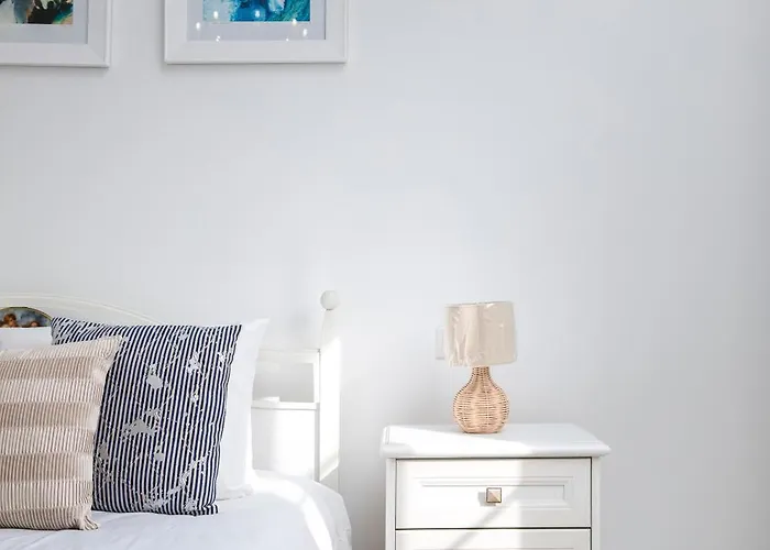 Nyaraló Chic, Stylish Traditional Townhouse With Terrace -