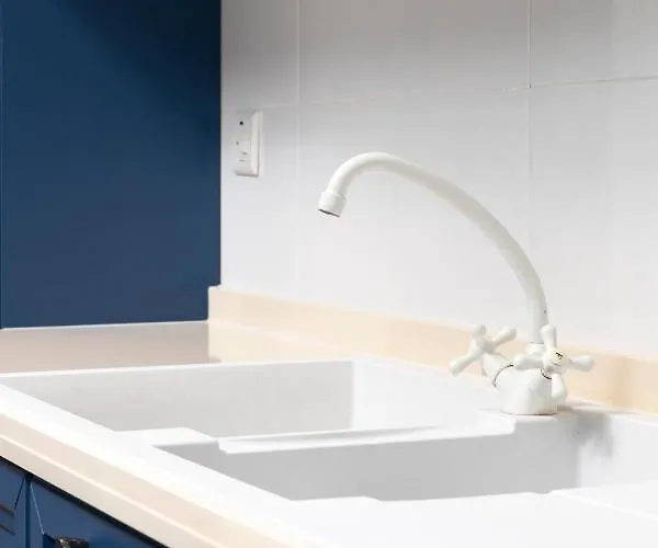 Chic, Stylish Traditional Townhouse With Terrace - *