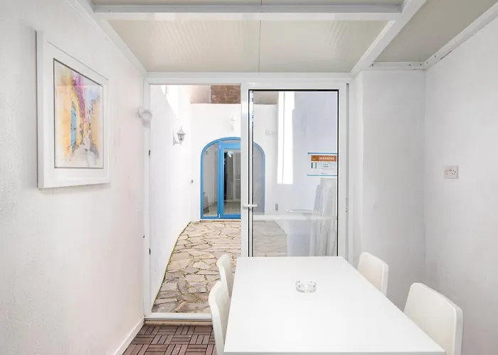 Chic, Stylish Traditional Townhouse With Terrace - San Pawl il-Baħar