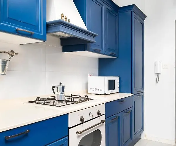 Chic, Stylish Traditional Townhouse With Terrace - Semesterbostad