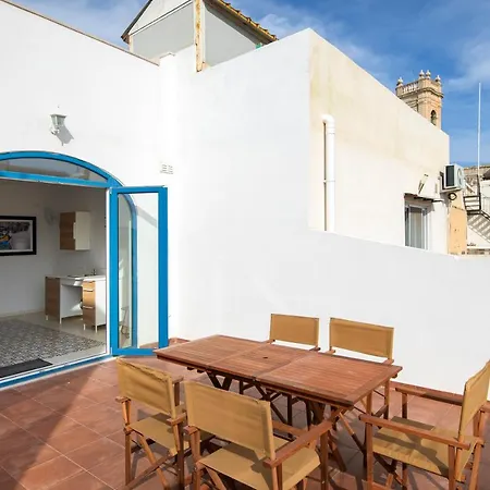 Chic, Stylish Traditional Townhouse With Terrace - *