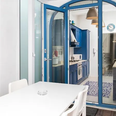 Chic, Stylish Traditional Townhouse With Terrace - *